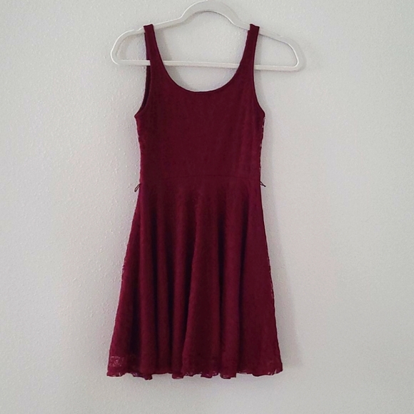 Burgundy dress with lace - Picture 4 of 4